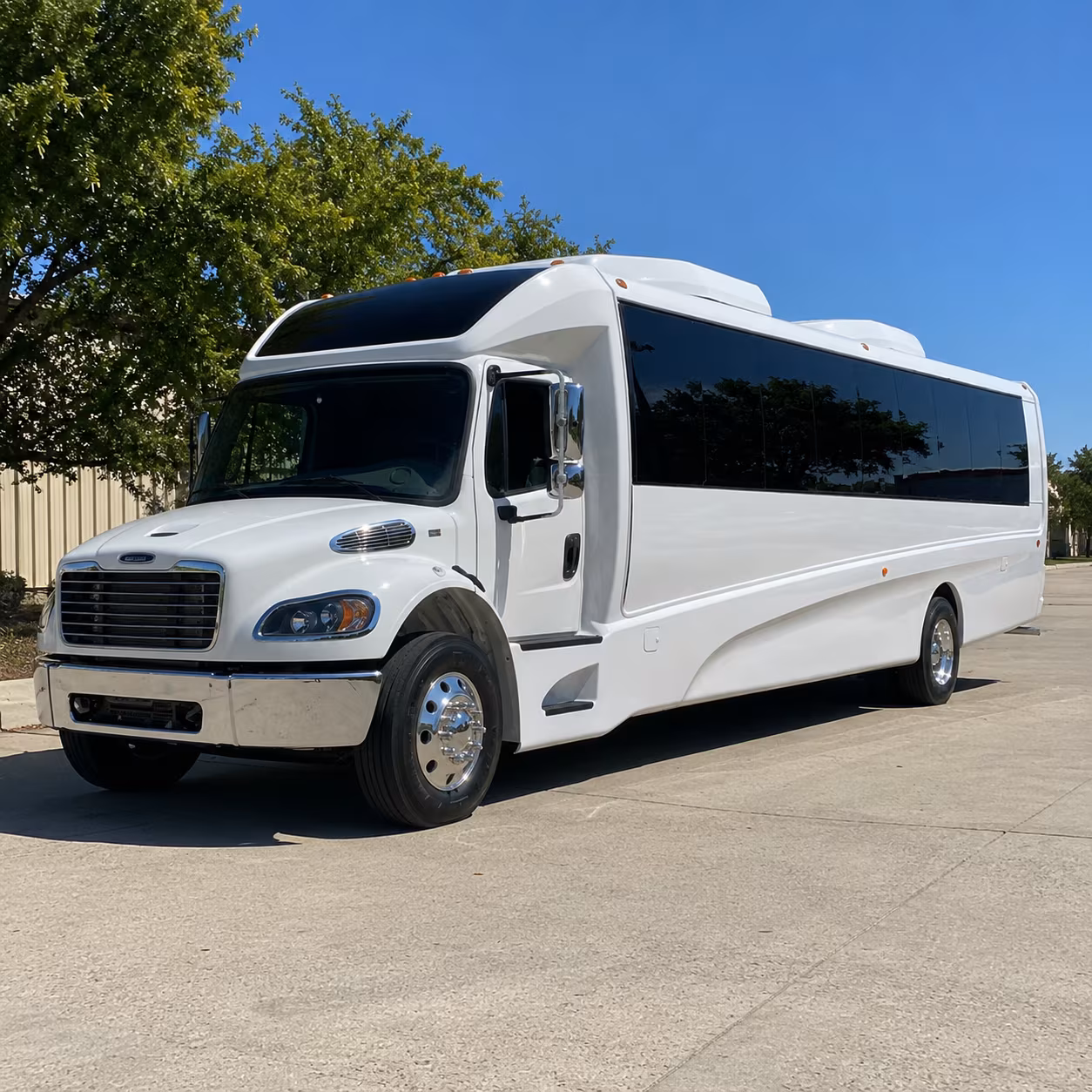 arvada 28 passenger minibus